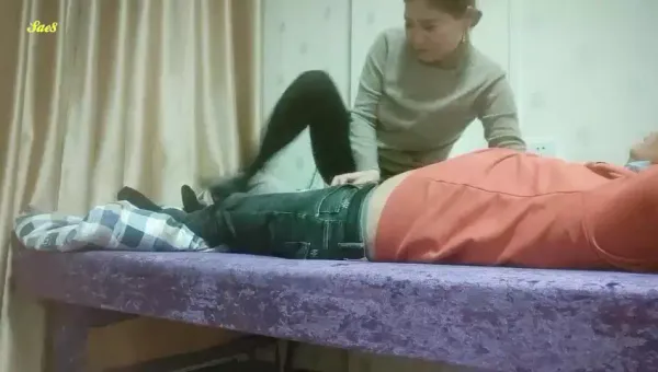 按摩店找大奶子熟女阿姨来个服务