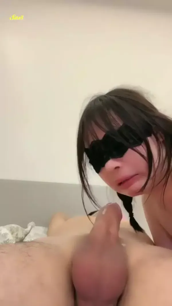 极品小娇妻让大哥在浴室把玩